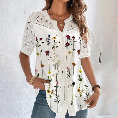 Blondebluse med Broderet Blomstermotiv