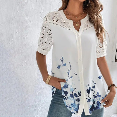Blondebluse med Broderet Blomstermotiv